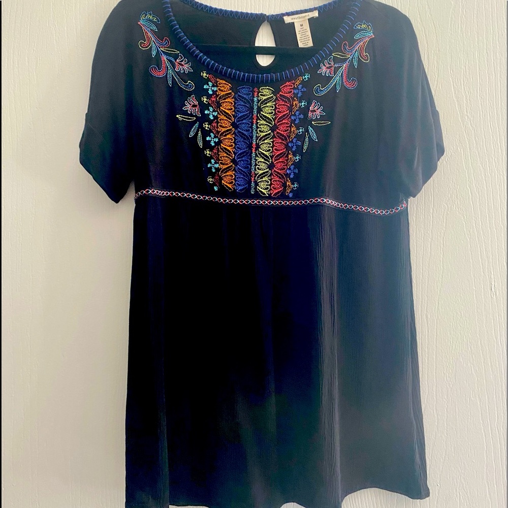 Westbound top in size M. Beautiful embroidery. Great used condition.